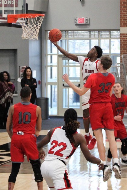 Jalen Lynn layup